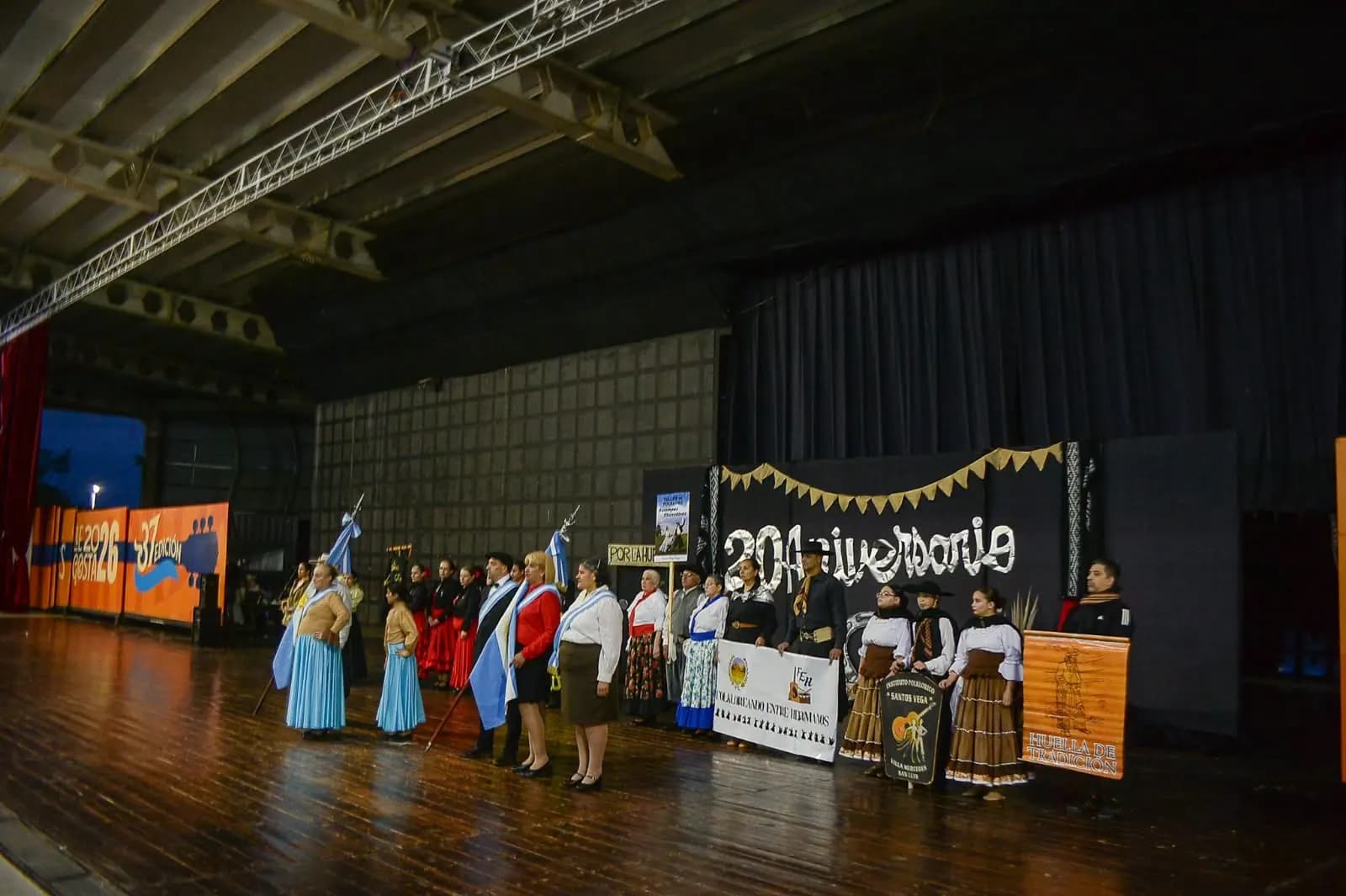 Festejos de la Academia de danzas " Por la Huella"